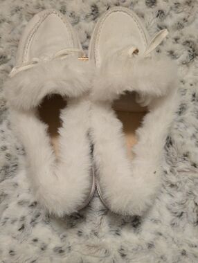 Women's 43 Faux-Fur Trim White Moccasin Slippers
